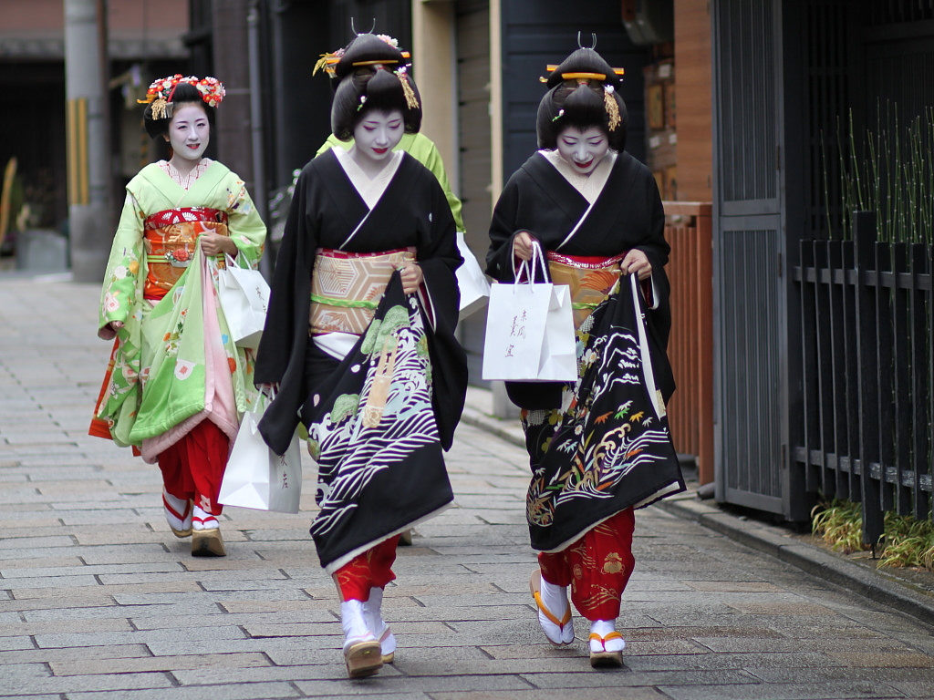 6 Alasan Kyoto Menjadi Destinasi Tour Wisata Ke Jepang Terbaik - Geiko