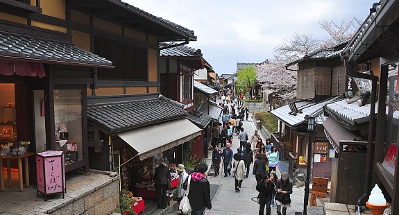 Paket Wisata Tour Ke Jepang Osaka Kyoto Tokyo 7 Hari 6 Malam - Higashiyama Street