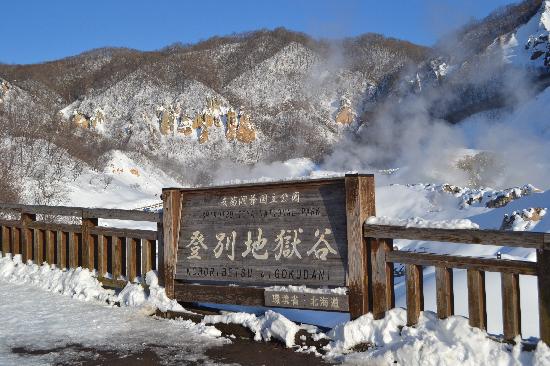 Paket Wisata Tour Ke Jepang Sapporo Hokkaido Winter 7 Hari 6 Malam - Jigokudani Hell Valley