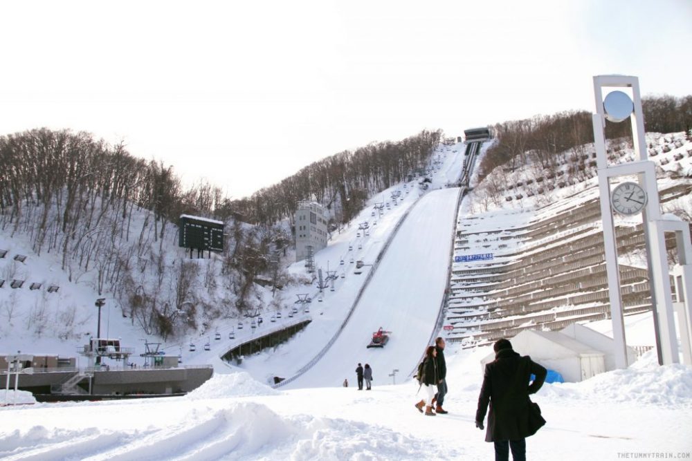 14 Tempat Wisata di Sapporo Hokaido Jepang Okurayama Ski Jump Stadium
